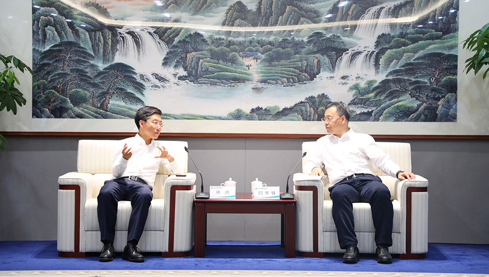 徐鸿与中国电气装备党委副书记、总经理闫华锋举行工作会谈